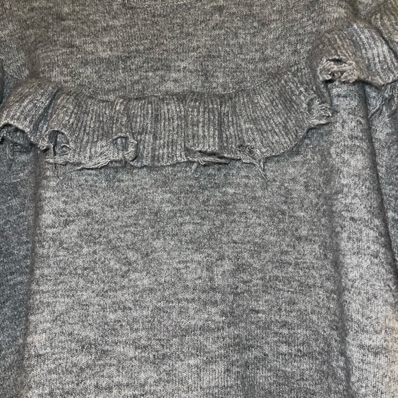 Peyton Jensen Gray destructed sweater - Picture 3 of 3